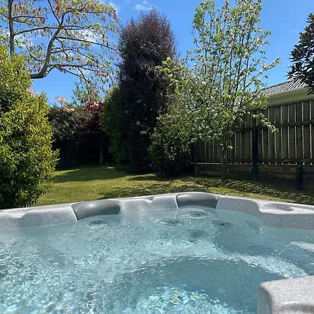 Dream Home In Central Of Rotorua With Spa Pool Exterior photo